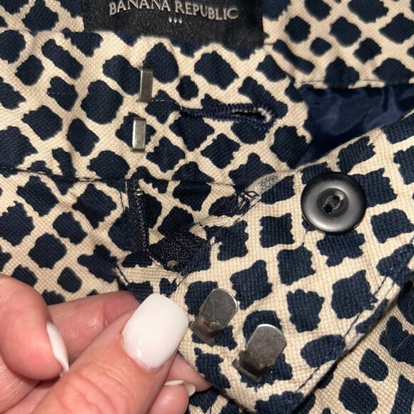 Banana Republic Geometric Navy & Tan Patterned Chino Shorts with pockets size 2 - Picture 7 of 11